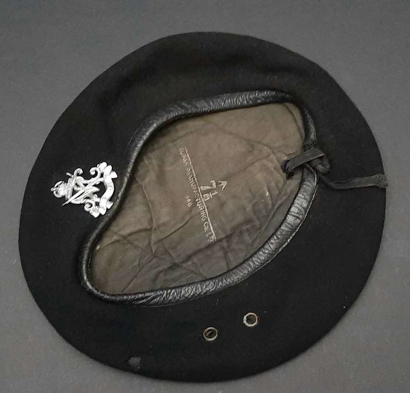 **RARE: WW2 UDF 'Royal Natal Carbineers ' Armoured Beret w/ Badge Insignia ( 1940)  .**