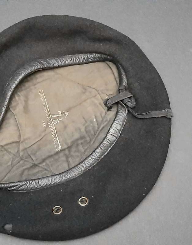 **RARE: WW2 UDF 'Royal Natal Carbineers ' Armoured Beret w/ Badge Insignia ( 1940)  .**