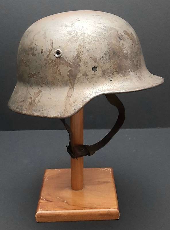 WW2 German M40 Steel Helmet Shell with Liner Band & Chin-strap (ET66)