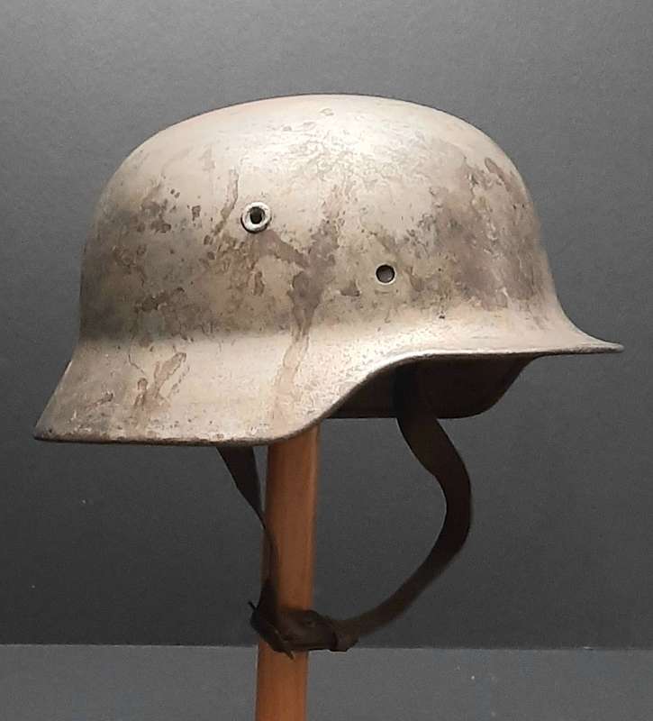 WW2 German M40 Steel Helmet Shell with Liner Band & Chin-strap (ET66)