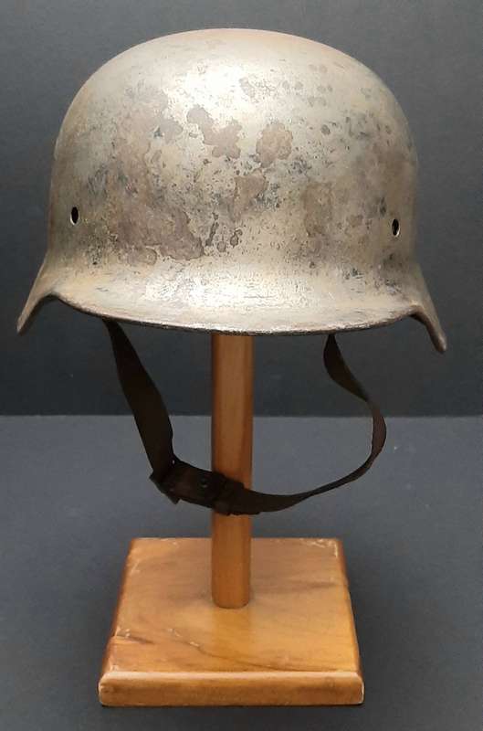 WW2 German M40 Steel Helmet Shell with Liner Band & Chin-strap (ET66)