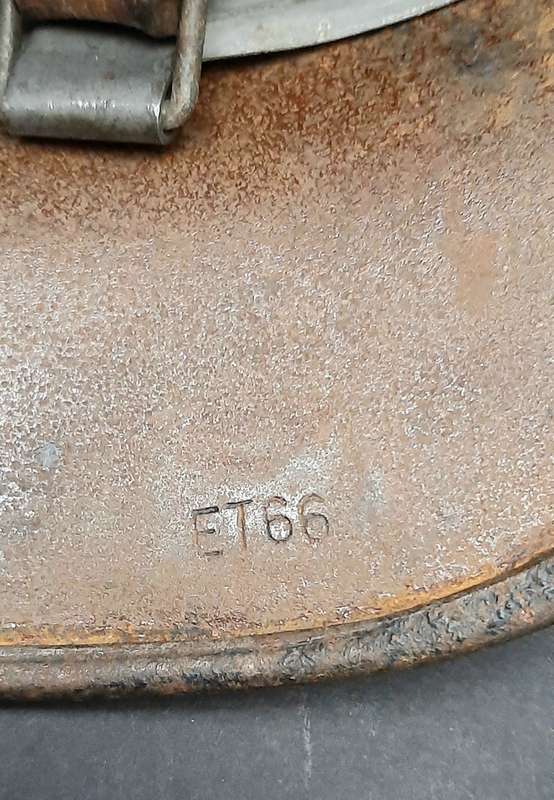 WW2 German M40 Steel Helmet Shell with Liner Band & Chin-strap (ET66)