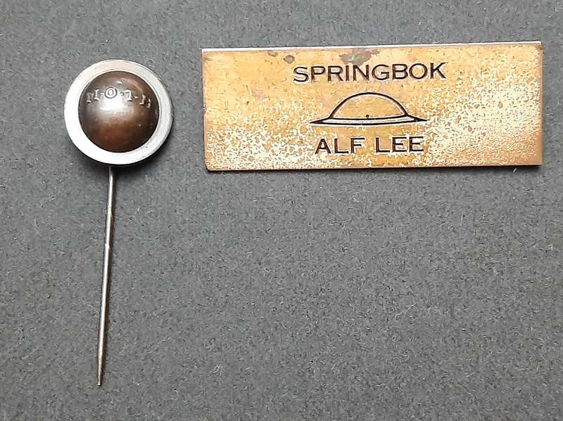 **WW2 : M.O.T.H. Bronze Tie-Pin & Association Name Badge (Pins Intact)**