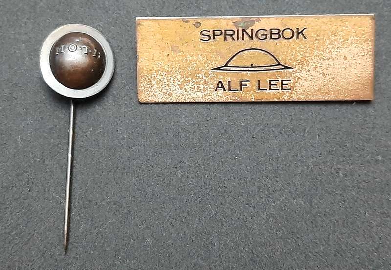**WW2 : M.O.T.H. Bronze Tie-Pin & Association Name Badge (Pins Intact)**