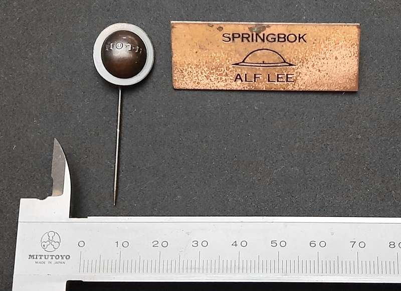 **WW2 : M.O.T.H. Bronze Tie-Pin & Association Name Badge (Pins Intact)**
