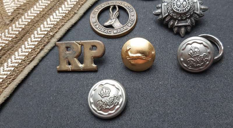 **Assorted UDF: WW2 & 1960s Insignia Collection x 8 Pcs **