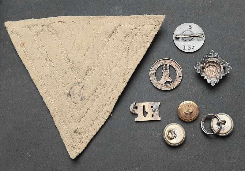 **Assorted UDF: WW2 & 1960s Insignia Collection x 8 Pcs **