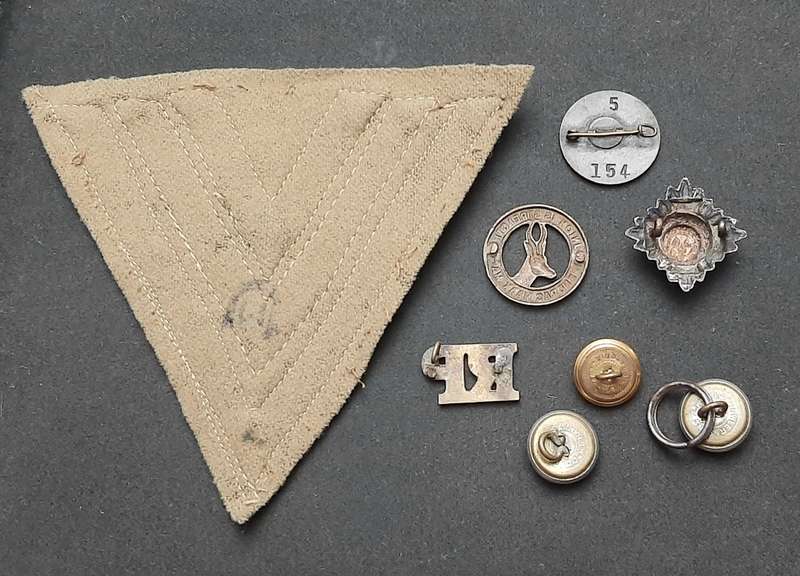 **Assorted UDF: WW2 & 1960s Insignia Collection x 8 Pcs **
