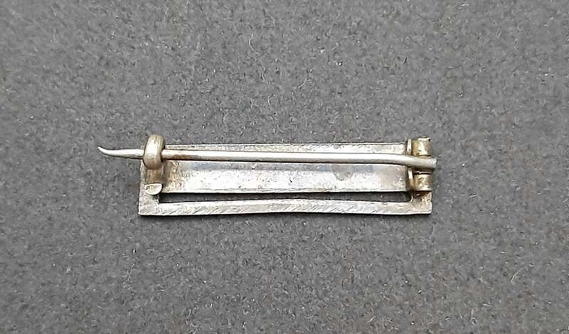 **WW2 British: Miniature Medal Mounting Bar w/ Pin x1 (UNUSED).**