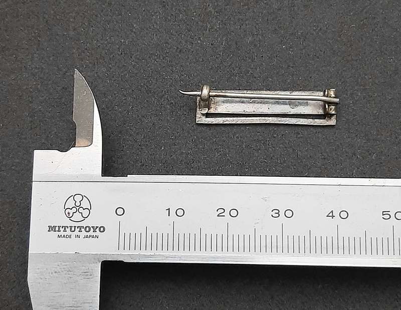 **WW2 British: Miniature Medal Mounting Bar w/ Pin x1 (UNUSED).**