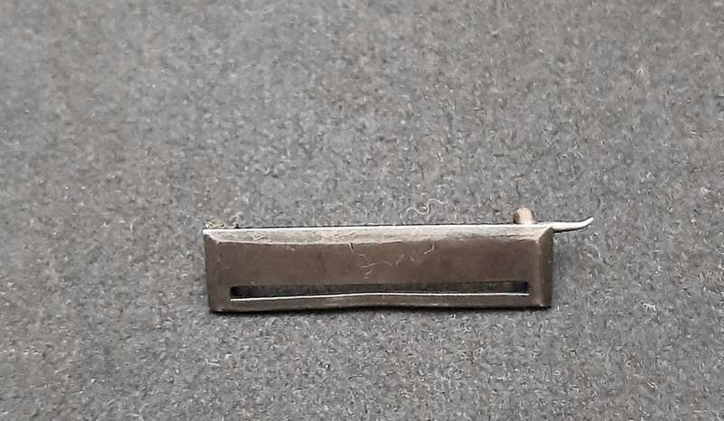 **WW2 British: Miniature Medal Mounting Bar w/ Pin x1 (UNUSED).**