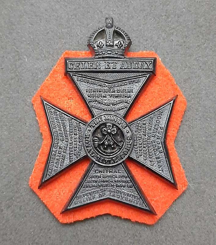 **WW2 British: 1944 Officer's King's Royal Rifle Corps Bakelite Cap Badge w/ Felt (Pins) .**