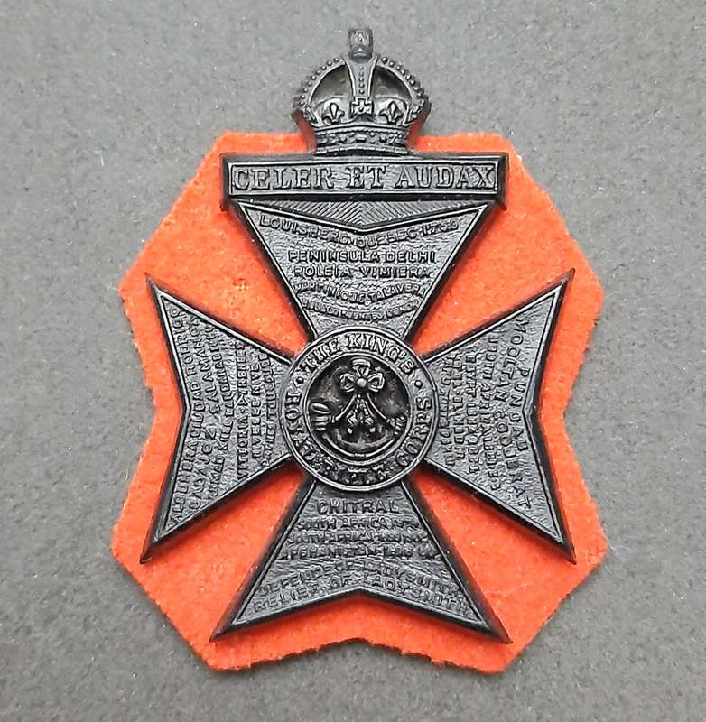 **WW2 British: 1944 Officer's King's Royal Rifle Corps Bakelite Cap Badge w/ Felt (Pins) .**