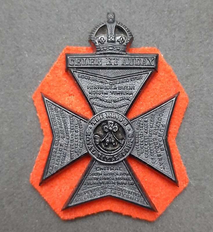 **WW2 British: 1944 Officer's King's Royal Rifle Corps Bakelite Cap Badge w/ Felt (Pins) .**