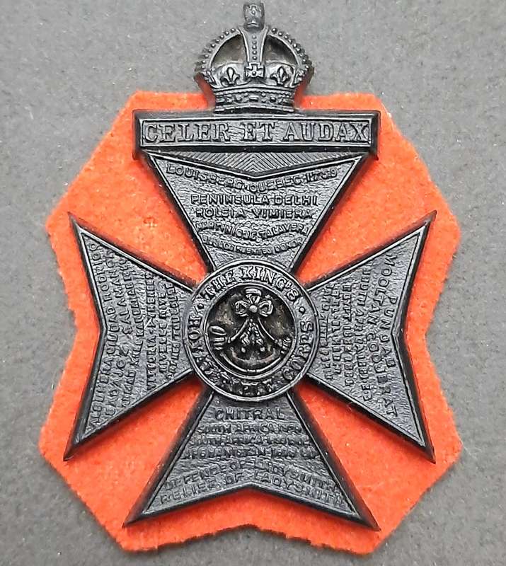 **WW2 British: 1944 Officer's King's Royal Rifle Corps Bakelite Cap Badge w/ Felt (Pins) .**