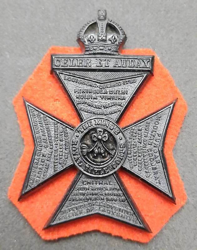 **WW2 British: 1944 Officer's King's Royal Rifle Corps Bakelite Cap Badge w/ Felt (Pins) .**