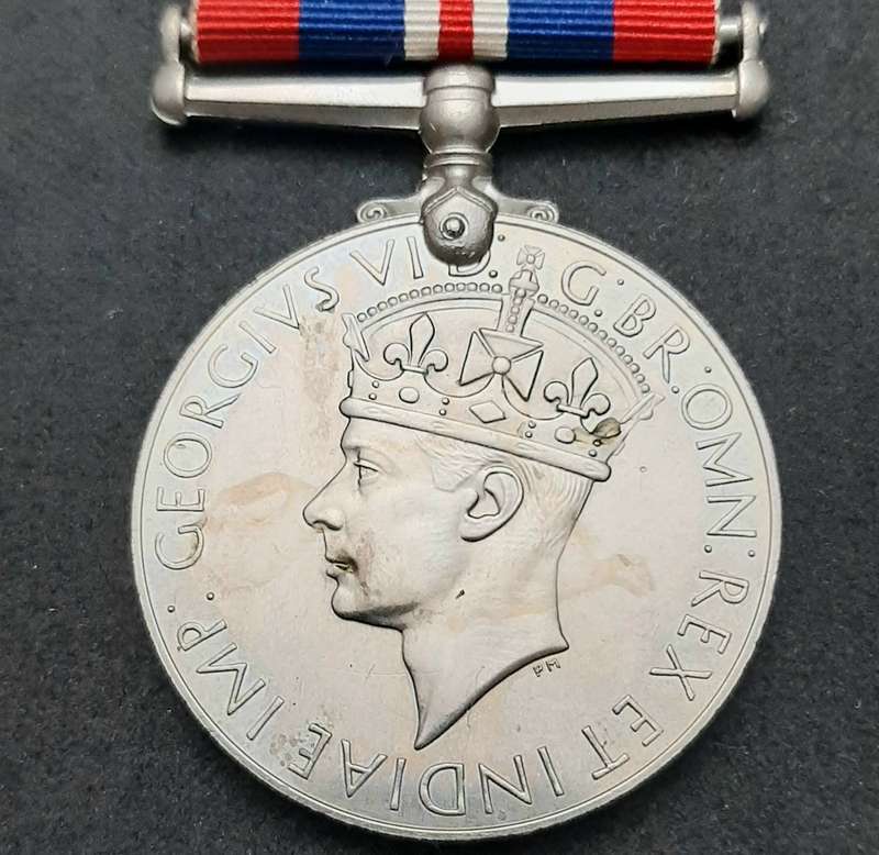 **WW2: British 1939-45 War Medal w/ Ribbon (British Issue).**