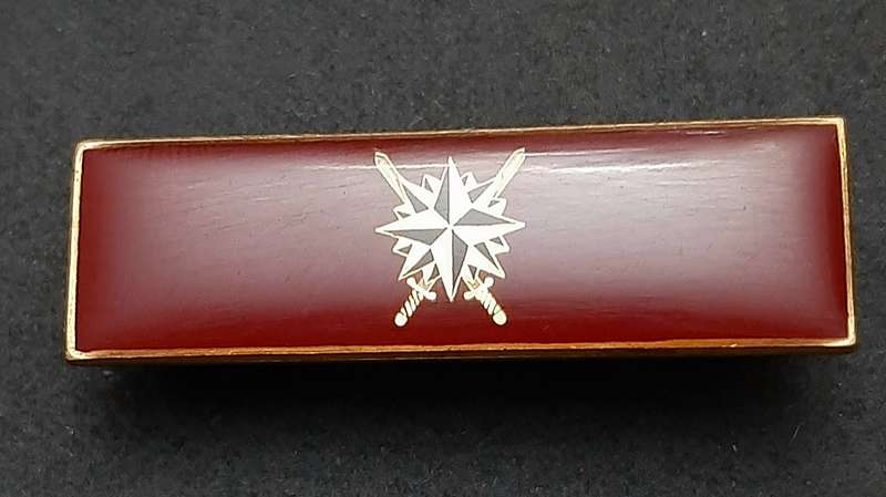 **Border War : 1980s SADF Reconnaissance Regiments HQ 'Recce' Lucite Command Bar (Pins)**