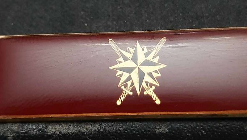 **Border War : 1980s SADF Reconnaissance Regiments HQ 'Recce' Lucite Command Bar (Pins)**