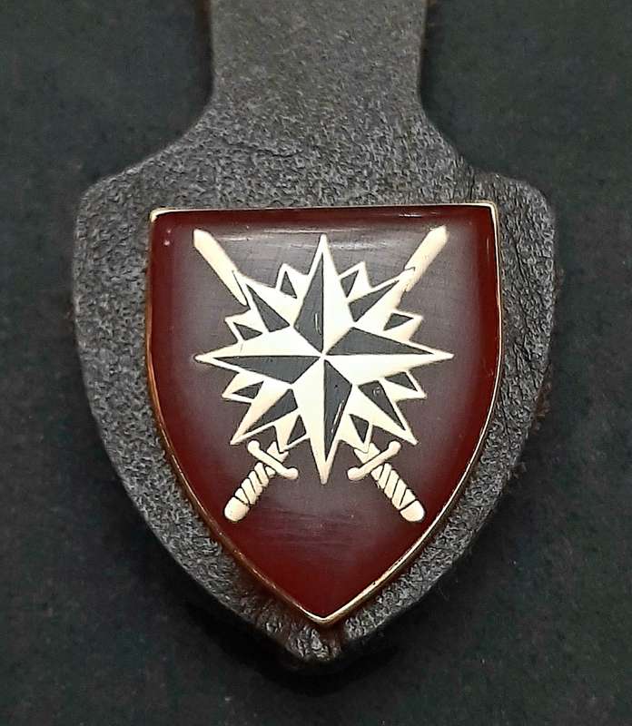 **RARE: 1988 SADF Reconnaissance Regiment 'Recce' HQ Pocket Fob Badge w/ Leather Hangar.(Pins)**