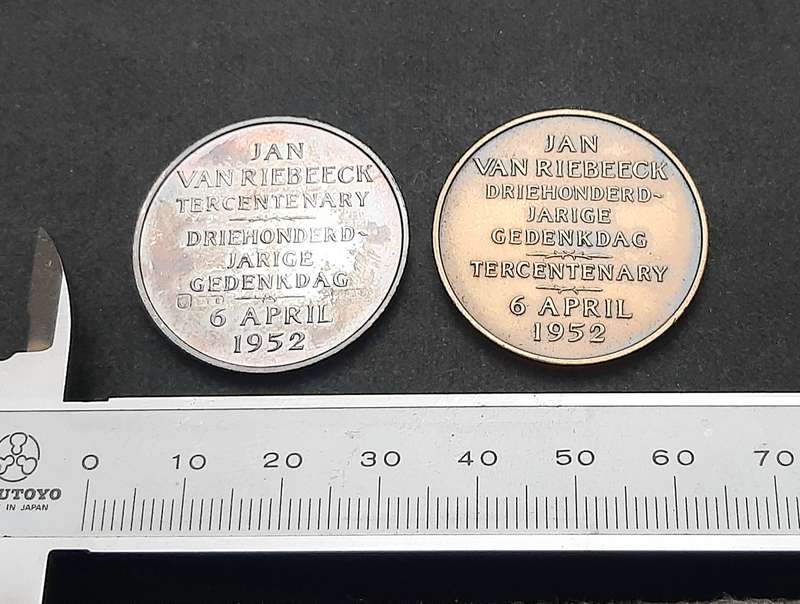 **1952 SA Mint: Van Riebeeck Ter Centenary. 925 Silver & Bronze Comm. Medallions Cased (XF+ & VF+)**