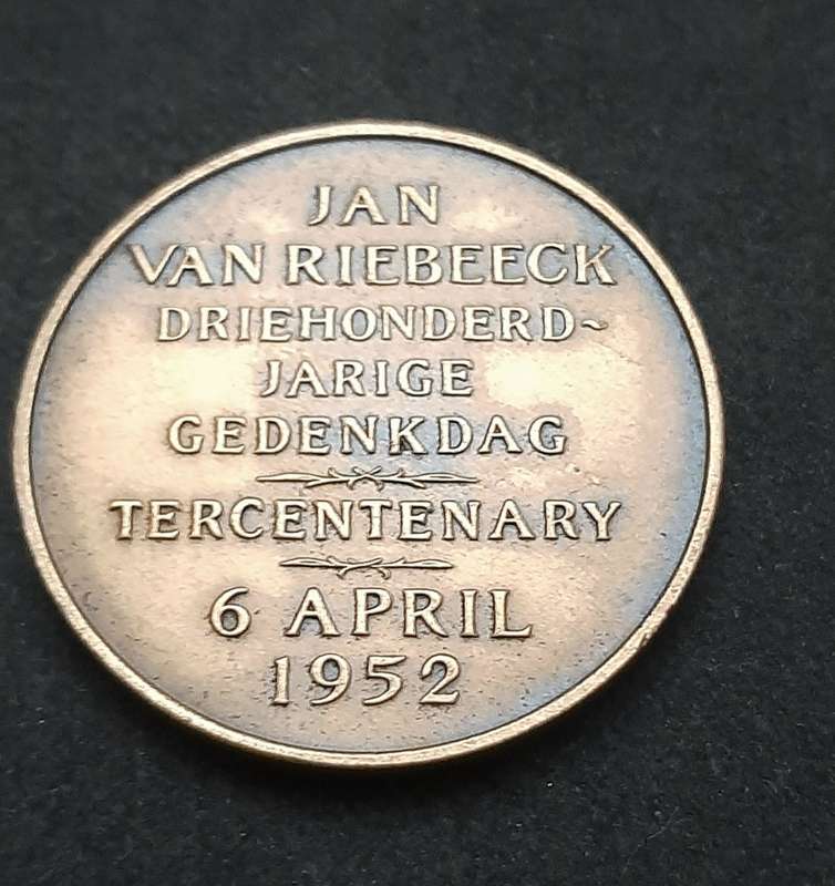 **1952 SA Mint: Van Riebeeck Ter Centenary. 925 Silver & Bronze Comm. Medallions Cased (XF+ & VF+)**