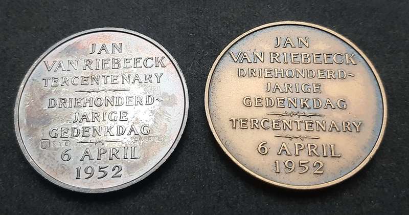 **1952 SA Mint: Van Riebeeck Ter Centenary. 925 Silver & Bronze Comm. Medallions Cased (XF+ & VF+)**