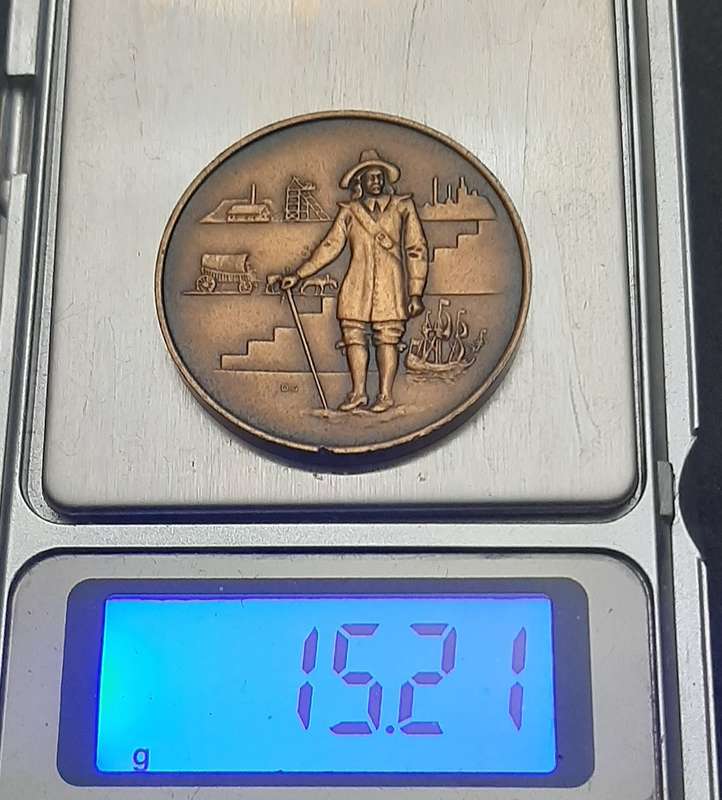 **1952 SA Mint: Van Riebeeck Ter Centenary. 925 Silver & Bronze Comm. Medallions Cased (XF+ & VF+)**