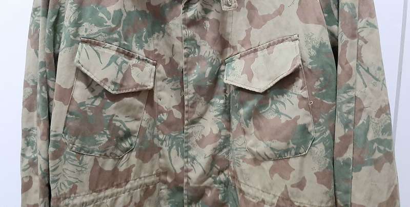 **Border War : 1980s 2nd Patt. Camouflage Fielddress Jacket (LARGE) **