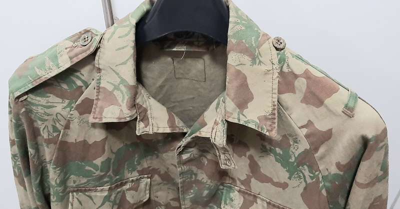 **Border War : 1980s 2nd Patt. Camouflage Fielddress Jacket (LARGE) **
