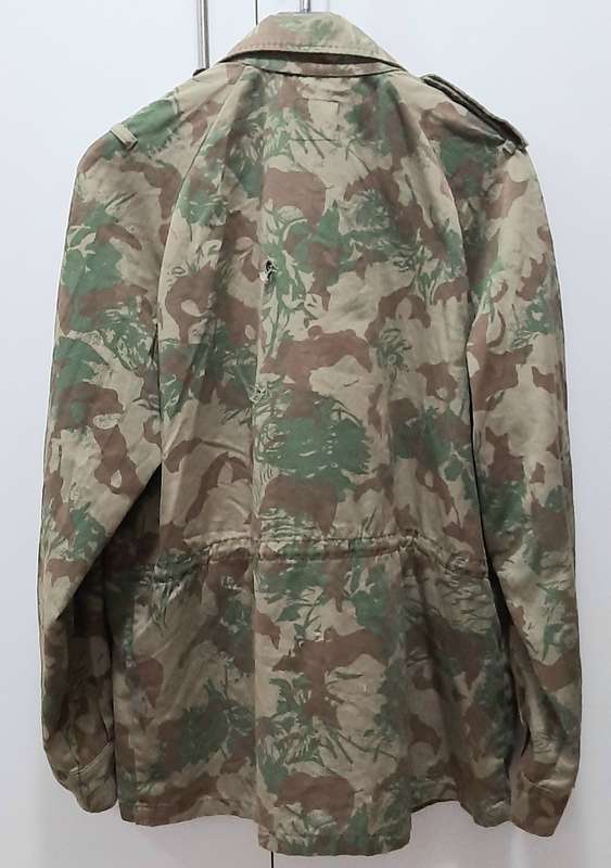 **Border War : 1980s 2nd Patt. Camouflage Fielddress Jacket (LARGE) **
