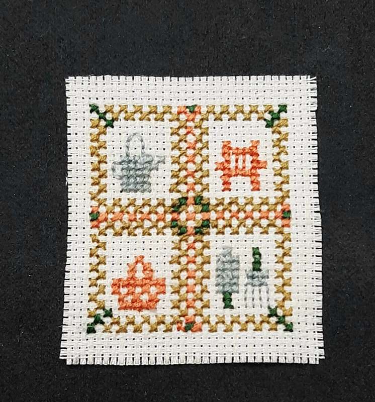 Mid-20th Century: Miniature Domestic Scene Crochet Applique ( 5.5 cm x 4cm)
