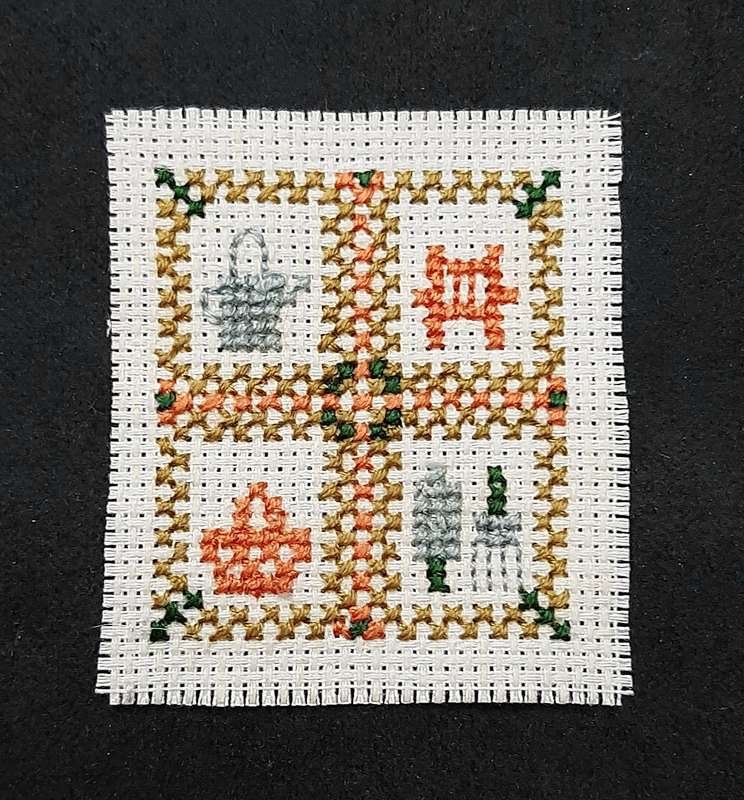 Mid-20th Century: Miniature Domestic Scene Crochet Applique ( 5.5 cm x 4cm)
