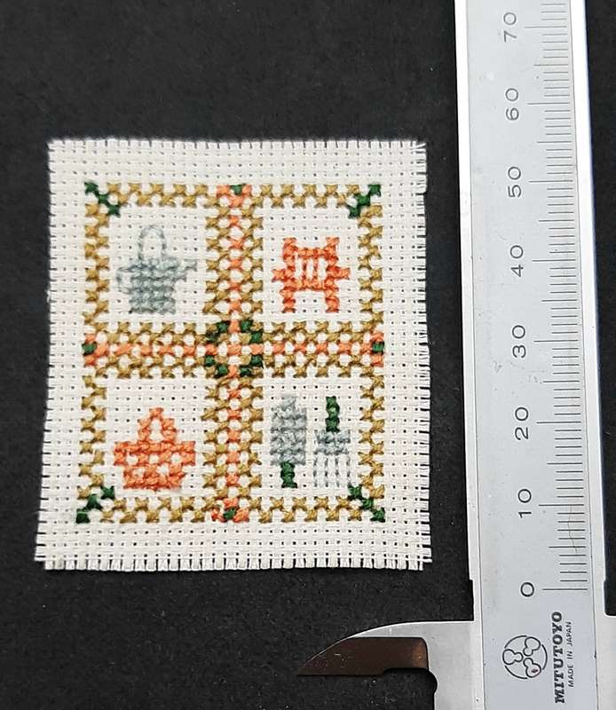 Mid-20th Century: Miniature Domestic Scene Crochet Applique ( 5.5 cm x 4cm)