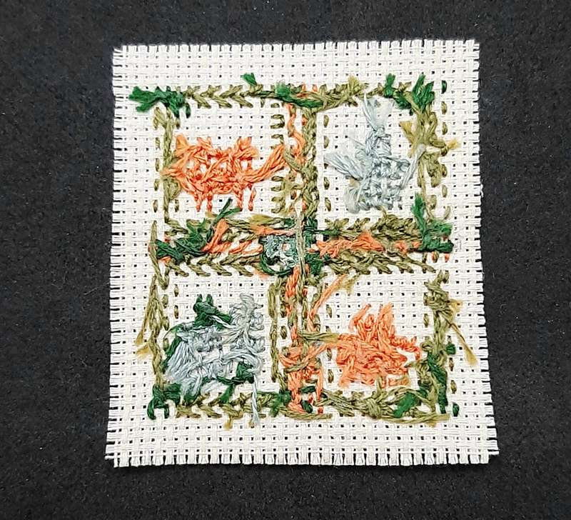 Mid-20th Century: Miniature Domestic Scene Crochet Applique ( 5.5 cm x 4cm)