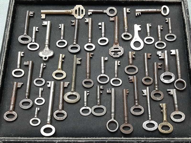Lot Assorted: Victorian Era European Cabinet & Dresser Keys ( 42 x Pcs).