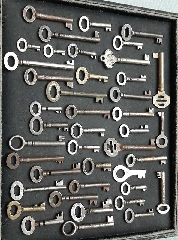 Lot Assorted: Victorian Era European Cabinet & Dresser Keys ( 42 x Pcs).