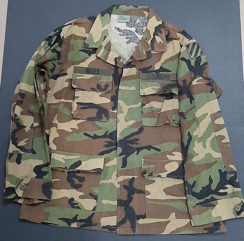 1990s U.S. Army: M81 Woodland Camouflage F/dress L/S  Shirt w/ 3rd Inf. Insignia (Large).