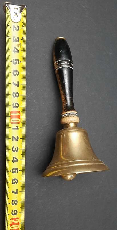 Mid-20th Century: European Brass Dinner Service Bell (12,5cm).
