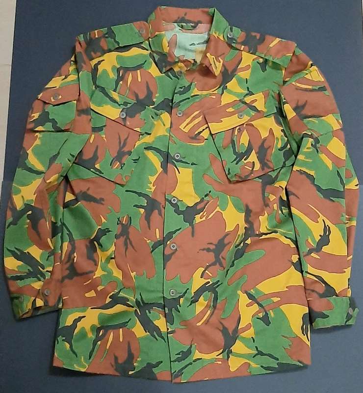 Early 2000s:  British DPM Camouflage 'Tropical Scheme' Private Purchase Fielddress Jacket (XL).