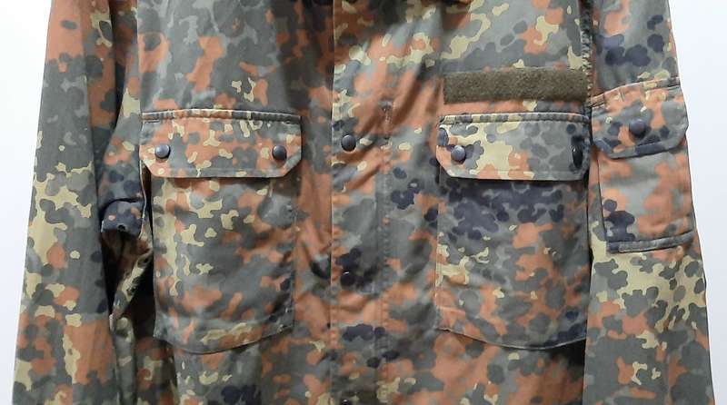 1990s German Bundeswehr Flecktarn Camouflage Field Dress Jacket with Zipper (L/XL)