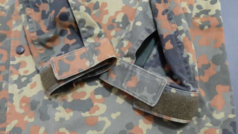 1990s German Bundeswehr Flecktarn Camouflage Field Dress Jacket with Zipper (L/XL)