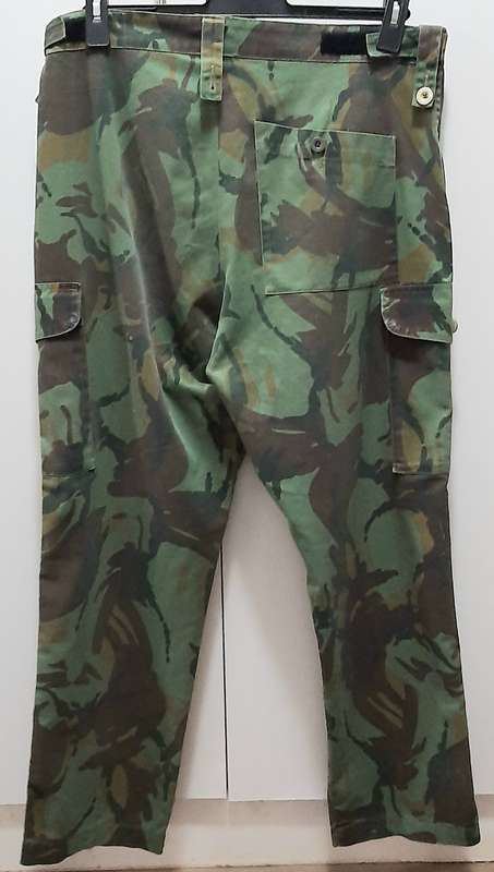 1990s New Zealand: Defence Force DPM Camouflage Trousers (LARGE).