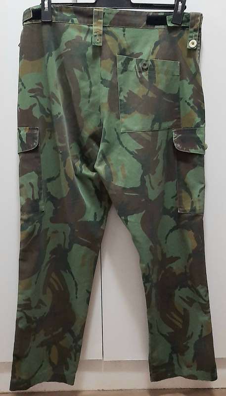 1990s New Zealand: Defence Force DPM Camouflage Trousers (LARGE).