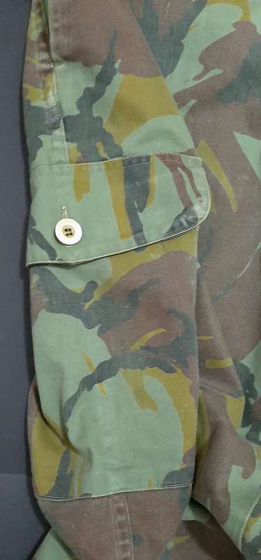 1990s New Zealand: Defence Force DPM Camouflage Trousers (LARGE).