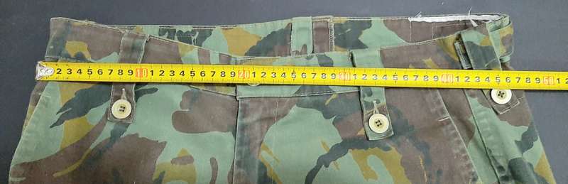 1990s New Zealand: Defence Force DPM Camouflage Trousers (LARGE).