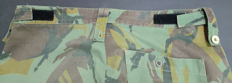 1990s New Zealand: Defence Force DPM Camouflage Trousers (LARGE).