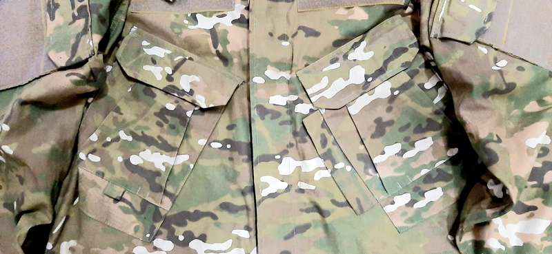 Afghanistan: U.S. Army 'Varied Terrain' Camouflage F/dress L/S Shirt ( L/XL).