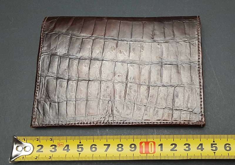 STUNNING: Late 20th Century- Gent's Tri-fold Crocodile Skin Leather Wallet (14cm x 19cm).