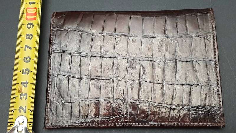 STUNNING: Late 20th Century- Gent's Tri-fold Crocodile Skin Leather Wallet (14cm x 19cm).